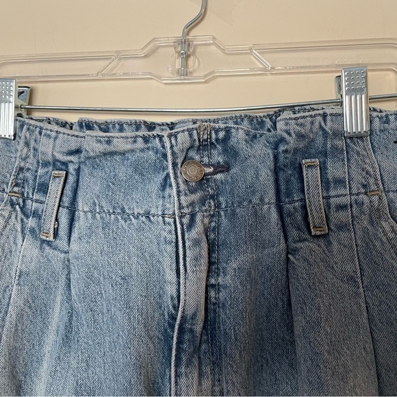 Abercrombie & Fitch A&F Ultra High Rise Paperbag Raw Hem Mom Jeans - Picture 7 of 13